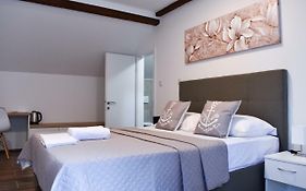 Airport Room'S Residence Garden